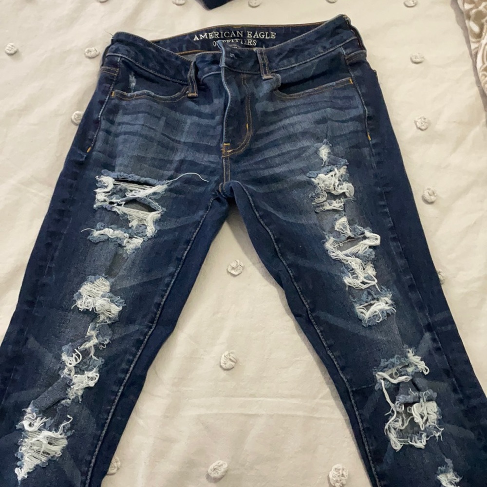 Size 4 American eagle ripped skinny jeans